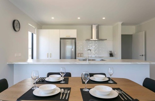 Wharewaka House | Quiet Modern Haven *No Service Fee*