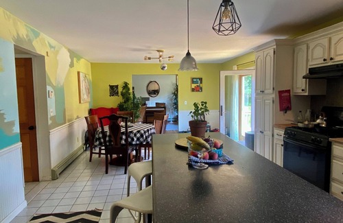 Round Top House | Quiet Mountain View Art House - Up on a hill - Round Top!