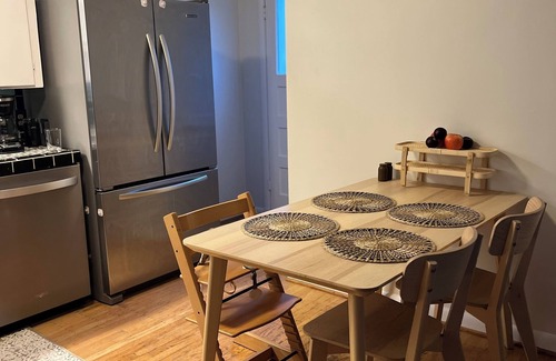 Lawton Park House | Quiet neighborhood, one block to Discovery park 15 minutes from city center