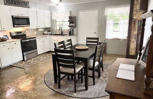 Jefferson House | - Quiet North Shore of Caddo Lake-Water Access-Kayaks-Canoe-Boathouse -