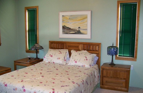 Surf Pines House | Quiet Oceanfront Cottage