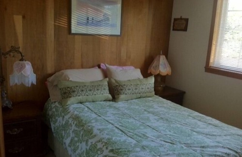 Surf Pines House | Quiet Oceanfront Cottage