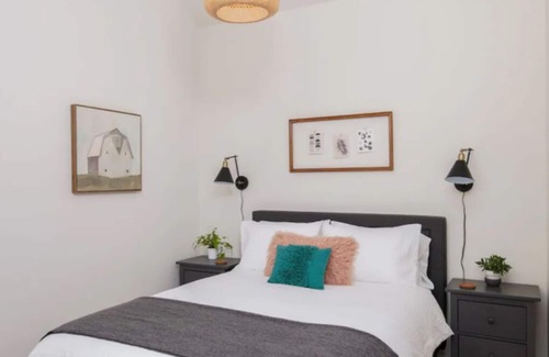 Rose City Park House | Quiet & Peaceful Backyard Bungalow. Full Kitchen, W/D, A/C.