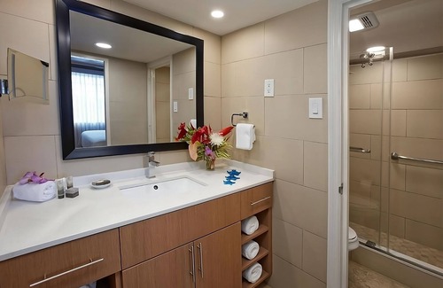 Saint Lawrence House | Quiet & Peaceful Stay! 2 Relaxing Room w/ Fantastic View, Outdoor Pool