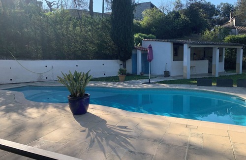 Contes House | Quiet, pleasant accommodation with all comforts, pets welcome.