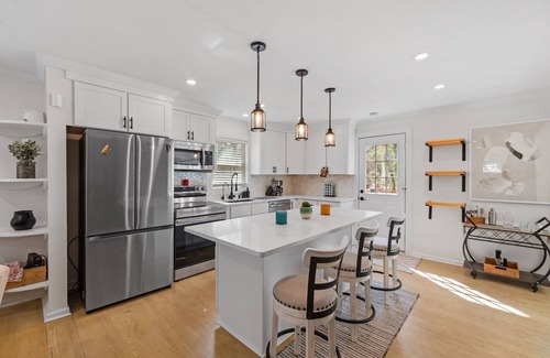 Sylvan Hills House | Quiet, Private, Convenient for Visiting Film Professionals