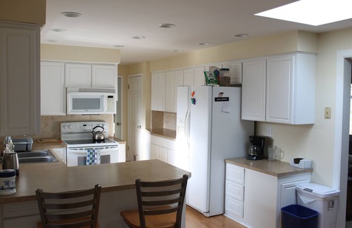 Waukazoo Woods House | Quiet ranch home w/backyard swimming pool - 2 miles from the beach!