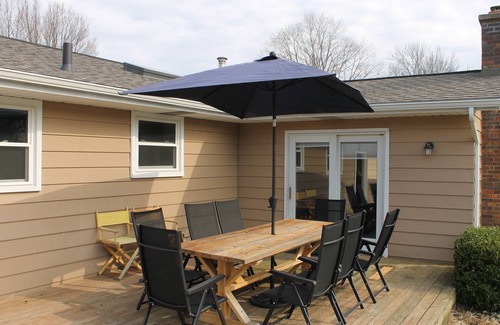Waukazoo Woods House | Quiet ranch home w/backyard swimming pool - 2 miles from the beach!