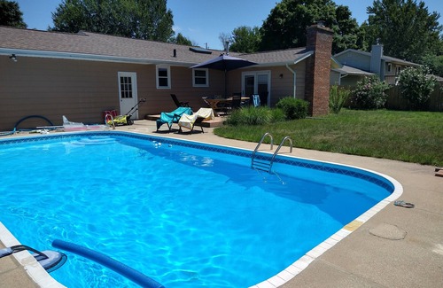 Waukazoo Woods House | Quiet ranch home w/backyard swimming pool - 2 miles from the beach!
