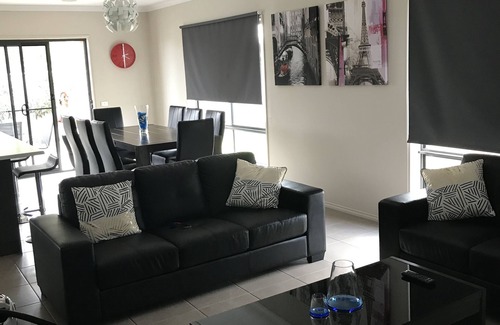 Moama House | Quiet Residential area with a park next door