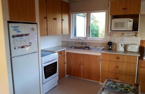 Akaroa House | Quiet retreat near beach, bush walks and cafes