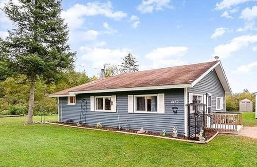 Gladwin House | Quiet Retreat near Golf Courses at Sugar Springs