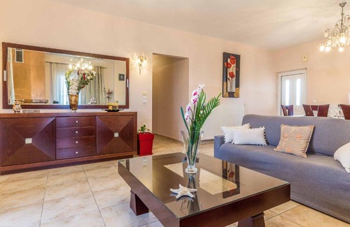 Gerani House | Quiet, spacious and cosy house near the beach