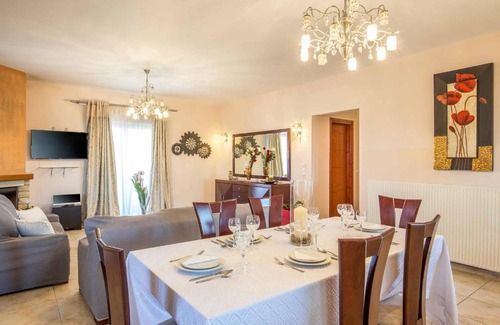 Gerani House | Quiet, spacious and cosy house near the beach