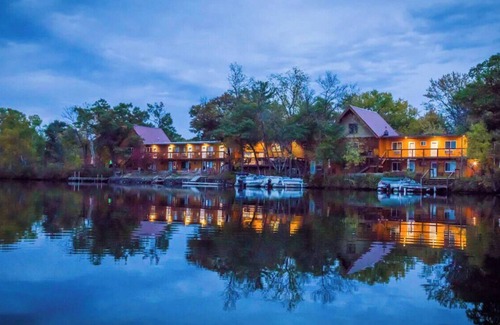 Rice Lake Apartment | Quiet stay on the lake in Room 4 - The Homestead - Curriers Lakeview Lodge