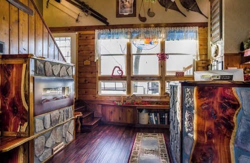 Rice Lake Apartment | Quiet stay on the lake in Room 4 - The Homestead - Curriers Lakeview Lodge
