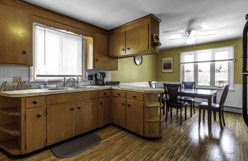 Depew Apartment | Quiet suburban home 10 minutes from airport/25 min from Niagara Falls