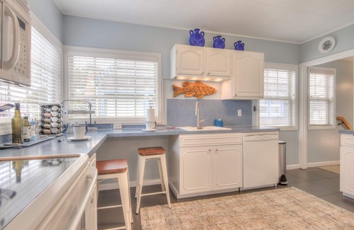 Seaside House | Quiet Surfer’s Cove Seaside 5-Bedroom has Amenities Galore!