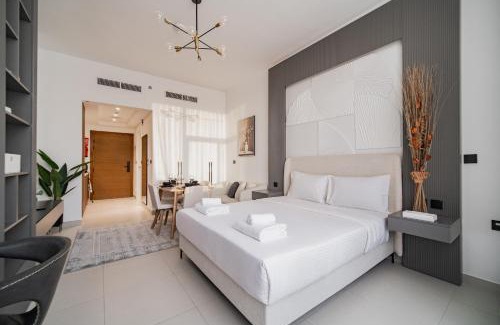 Dubai Apartment | Quiet Top-Floor Studio Near Metro with Free Baby Gear