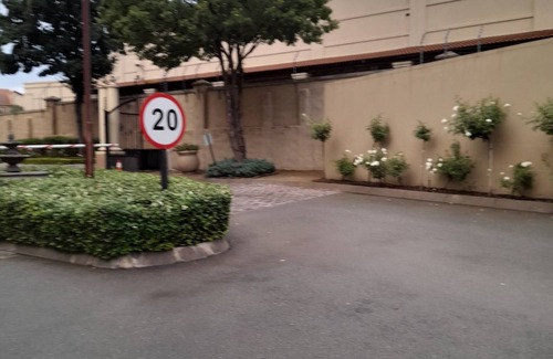 Greater Johannesburg Metropolitan Area Apartment | Quiet, Very Specious Apartment In Dainfern