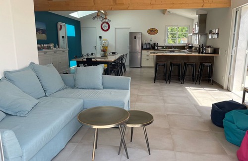 Saint-Georges-d'Oleron Villa | Quiet villa. Swimming pool, terrace, garden, 4 bathrooms. Beach and bike paths.