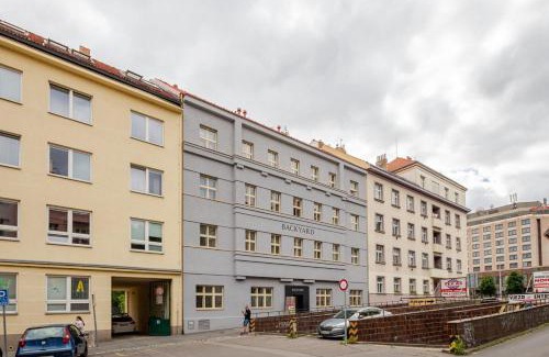 Dejvice Apartment | Quiet Warm studio, 5 min to Metro A, airport link, fast Wi-Fi