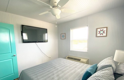 Cedar Lane Cabin | Quilted Canal Cabin - Fish, Play & Relax on the Canal