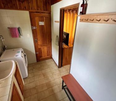 San Carlos de Bariloche House | QUIME CHE. Casa con jardín, parrilla y cochera.