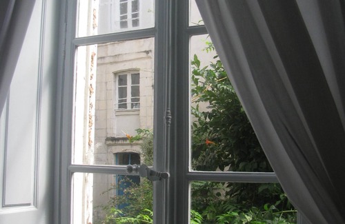 La Rochelle City Centre Apartment | Quite apartment on garden, ideally located in the heart of La Rochelle