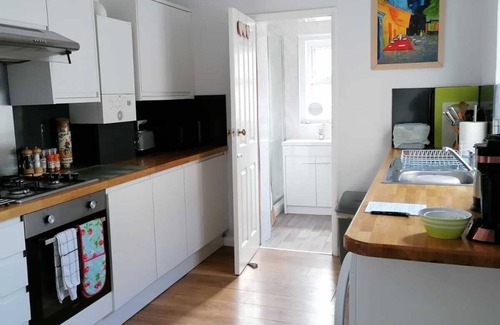 Hythe Apartment | Quite, spacious ground floor flat. 5 mins from sea