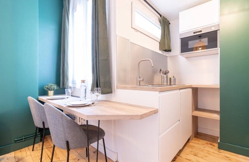 Lille Centre Ville Apartment | République beaux arts equipped studio