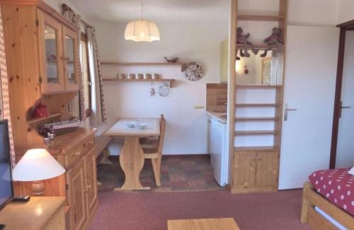 Meribel-Mottaret Apartment | Résidence Le Lac Blanc - Appartement 2 pièces cabine aux pieds des pistes et des commerces à 1850m d'altitude. MAE-1737