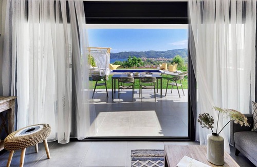 Kassandra Villa | R 1032 Deluxe 4 Bedroom Villa