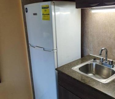 El Cangrejo Apartment | R.1114 Estudio ejecutivo privado, con cocina y baño.