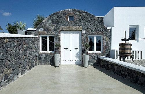 Exo Gialos Villa | R 1476 Cave Stone with Bottle of Wine upon Arrival, Garden View & Side Sea View.