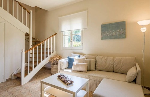 Lefktron Villa | R 3373 Apartmen Echo | Panoramic View [75 m²] With Air Conditioning ,Coffee Facilities & Sitting A