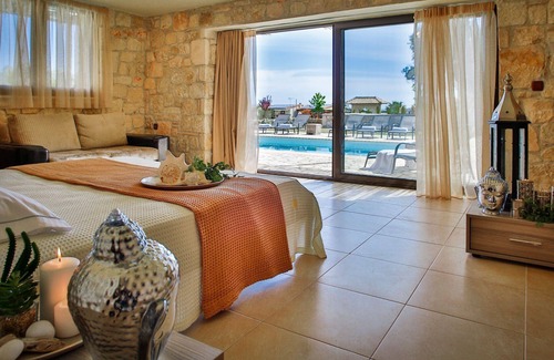 Nea Skioni Villa | R 656 Elegant 4 Bedroom Villa with Private Pool + 1 studio