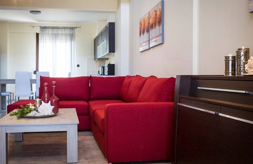 Nea Skioni Villa | R 656 Elegant 4 Bedroom Villa with Private Pool + 1 studio
