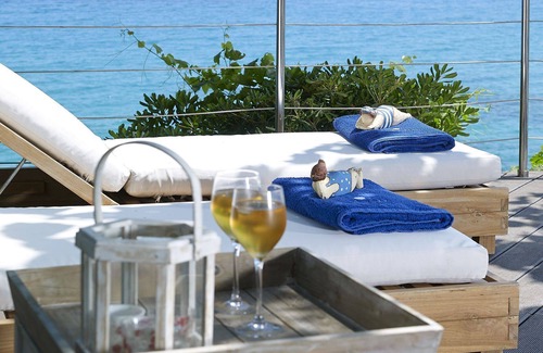 Amoudi Apartment | R 957 Villa Chris with Fireplace, Garden View & Sea view.