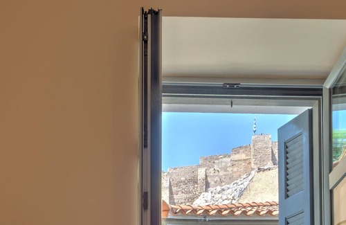 Plaka Villa | R 990 Aaria Plaka Residence - Aria Plaka Residence