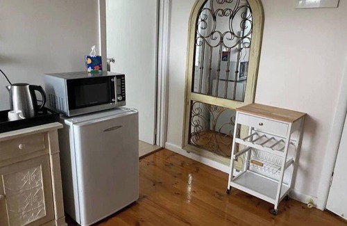 Maryborough Apartment | R&R Blue Diamond Luxury Studio Maryborough, Vic