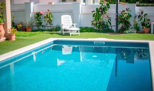 Comarruga Villa | R153 - Espaciosa Villa con Piscina Privada en Coma