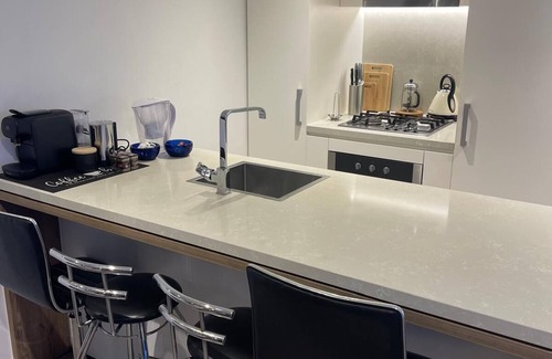 Spring Hill Apartment | Radiance Residence (RnR) with pool and gym