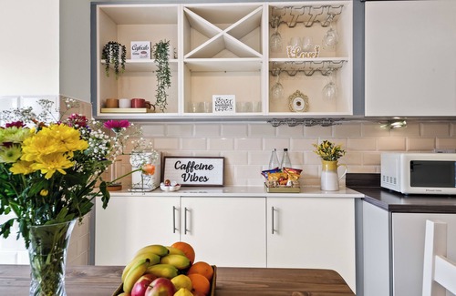 Slough House | Radiant Retreat Ideal for LegoLand, Windsor, & LHR