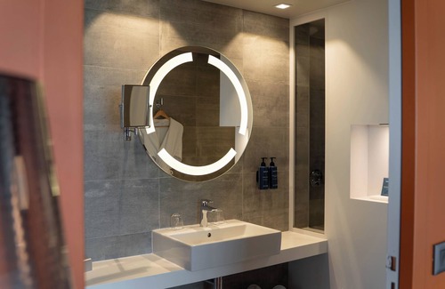 Bassins a Flot Hotel | Radisson Blu Bordeaux