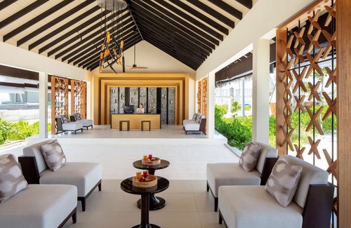 Huruelhi Island Resort | Radisson Blu Resort Maldives