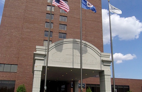 Brooklyn Center Hotel | Radisson Hotel Brooklyn Center