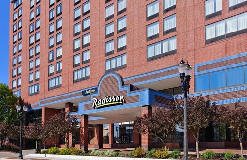 Downtown Hotel | Radisson Hotel Lansing at The Capitol