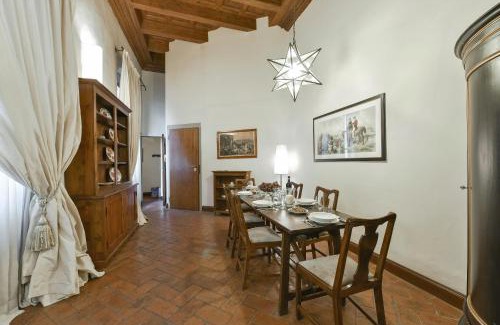Santo Spirito Apartment | Raffaello apartment with fireplace in Oltrarno