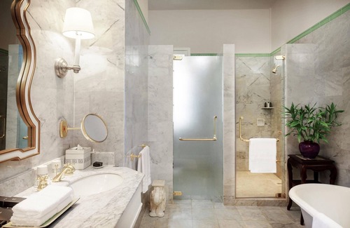 Daun Penh Hotel | Raffles Hotel Le Royal